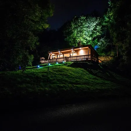 11 - Yorkshire Dales 3 Bed With Fire Pit Lodge *